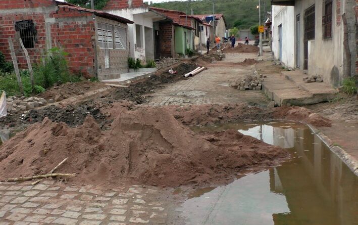 Prefeitura realiza melhorias na drenagem pluvial na Rua do Curral em Baixa Grande