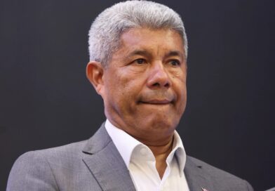Após circuito de vaias em festas juninas, Jerônimo é orientado a evitar público em Ipiaú e se irrita