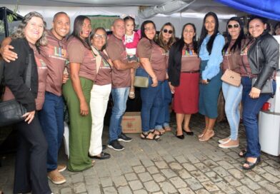 Secretária de Educação de Baixa Grande visita a Feira Literária de Mairi