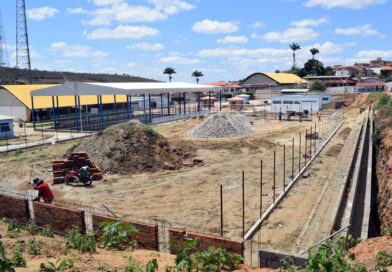 Andamento das obras da Praça da Juventude em Baixa Grande
