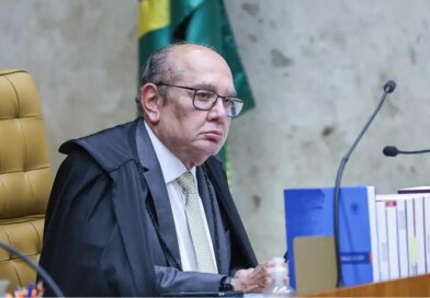 Gilmar Mendes suspende parte de decisão sobre impeachment de ministros