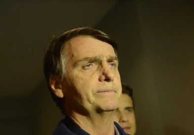 Defesa de Bolsonaro pede prisão domiciliar humanitária ao STF