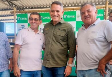 Baixa Grande marca presença no lançamento do Programa de Controle Populacional de Cães em Gavião Baixa Grande marca presença no lançamento do Programa de Controle Populacional de Cães em Gavião