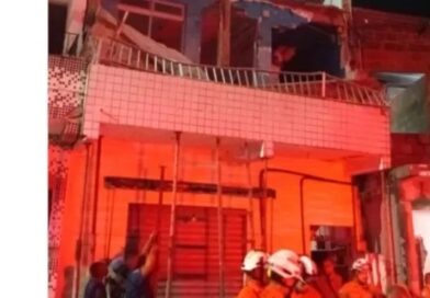 Três pessoas morrem, 1 padre, e 8 ficam feridas depois de laje desabar em Salvador Três pessoas morrem, 1 padre, e 8 ficam feridas depois de laje desabar em Salvador