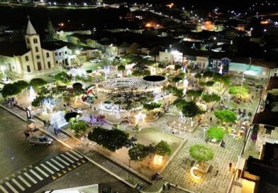 O Encanto do Natal e primeiro dia da Feira na Praça em Mairi