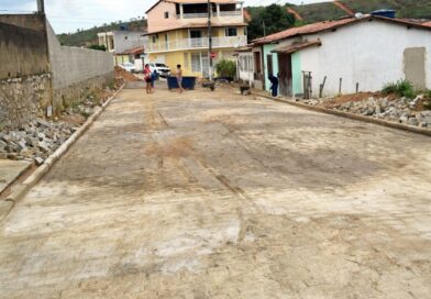 Prefeitura de Baixa Grande conclui calçamento da Rua João Job; outras duas vias seguem em obras
