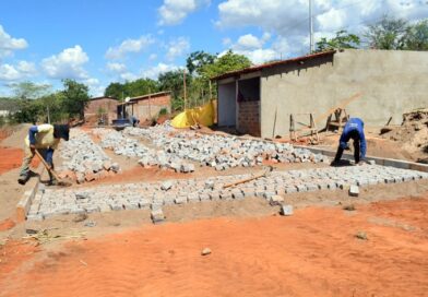 Prefeitura de Baixa Grande inicia obra de calçamento em novas ruas do Bairro do Cruzeiro