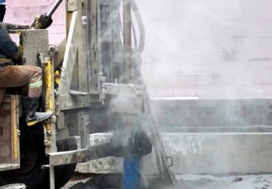 Escassez de água força Prefeitura de Riachão do Jacuípe contratar empresa para perfurar poço no Estádio Eliel Martins